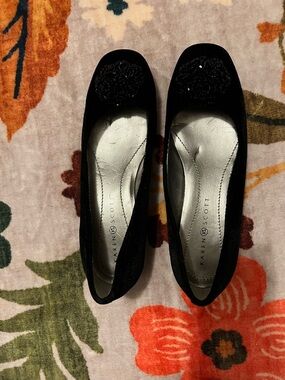 Like New Karen Scott Black Jeweled Round-Toe Ballet Flats